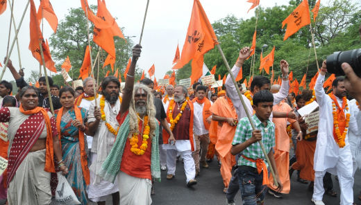 सुप्रीम कोर्ट की ओर कूच करते हुए हजारों श्री राम भक्त