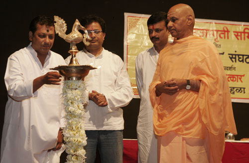 From Left: Shri. Sanjay Godbole, Shri. Ajay Shrungu, Dr. Durgesh Samant, Swami Govind devagiriji m