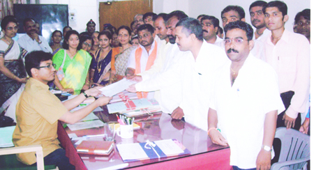 HJS member submitting representation to DC Dr. Nitin Mahajan