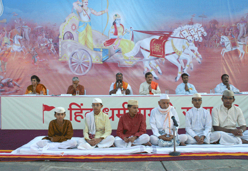 Recitation of Vedik Mantras before begining of the Dharmasabha
