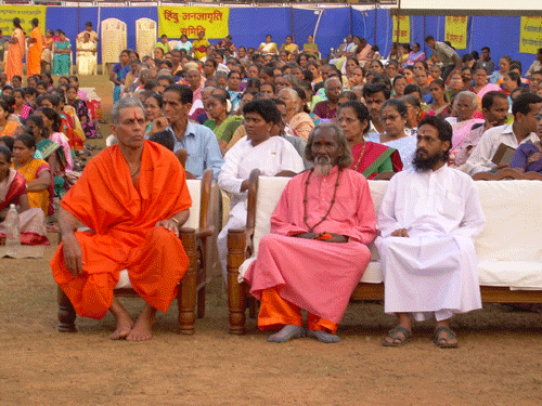 Saints in the Dharmajagruti Sabha: From left <br> H.H. Parulekar Maharaj and H.H. Ghadashi Maharaj