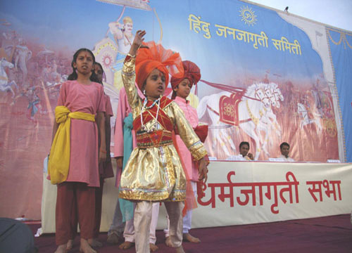 'Balshahir ' Heramb Paygude singing a ballad that awakened 'kshatra-vrutti'