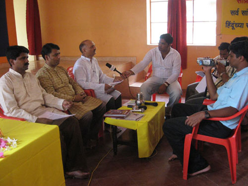Press Conference: From left Shri. Jayesh Thali, Shri. Ramesh Shinde and Dr. Manoj Solanki