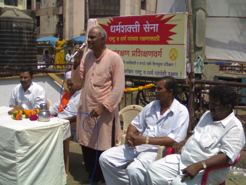 HJS's Raigad Co-ordinator Shri. Shriram Kane addressing the audience