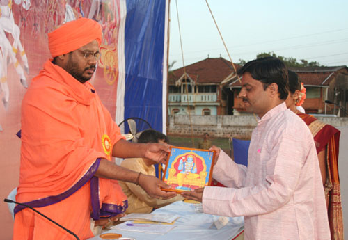 Felicitation of Shri. Pradip Joshi, Reporter of Daily Sanatan Prabhat