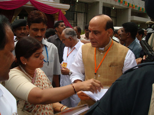 Smt. Purnima Prabhu explaining Love Guru campaign to Shri. Rajnath Singh, BJP President