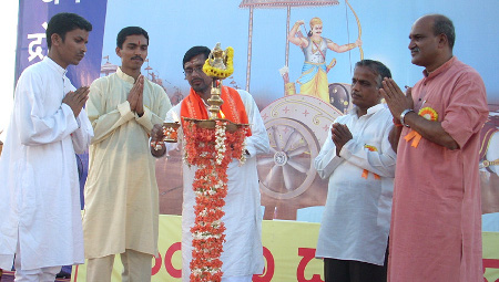Inauguration of Hindu Dharmajagruti Sabha by lighting Samai by dignitaries