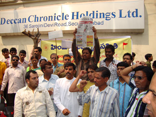 Pro-Hindu delegation members protesting outside Deccan Chronicle office
