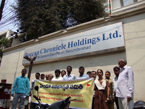 Pro-Hindu delegation protesting ouside DC office (photo 2)