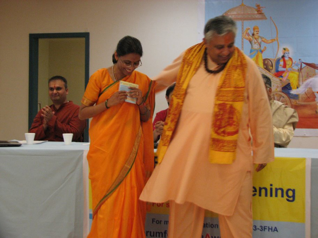 Honouring of Smt. Bhavna Shinde of Forum for Hindu Awakening