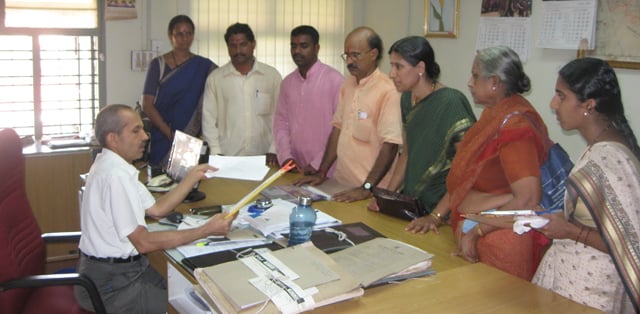 HJS and other Pro-Hindus submitting memorandum to District Collector of Mangalore