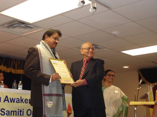 Mr. Narain Kataria honouring Dr. Babu Suseelan