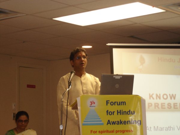 Mr. Shrinivas Shakelly of HJS giving speech in Dharmasabha