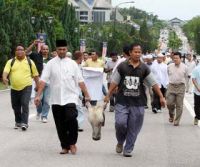 Muslims protesting with cow head