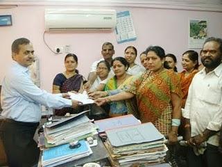 HJS members and devout Hindus submitting memorandum to Dy. District Collector