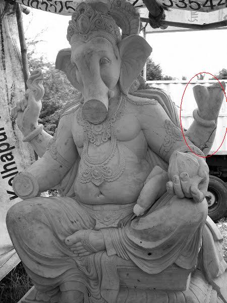Broken image of Ganeshas