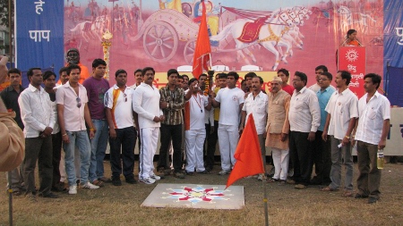 Devout Hindus from Shirdhon town with Righteous torch