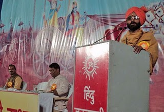 Shri Yogesh Maharaj Salegaonkar addressing in the Sabha