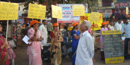 Devout Hindus protesting against Anti-Hindu Nikhil Wagle & IBN-Lokmat in Nahsik