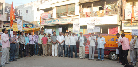 Devout Hindus protesting against IBN-Lokmat at Lasalgaon