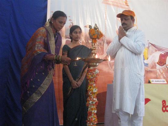 From Left : Mrs. Sangeeta Prabhu,(Sanatan Sanstha), Ms. Akshaya Gokale, Mr. Raveendra Kamath (HJS) l