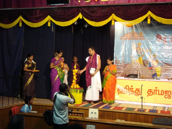 Maharanyam Sri Sri Muralidhar Swamiji, Madhurapuri Ashram lighting of the Holy Lamp