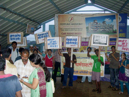 Dharmashakti Sena members agitating to support 'Janlokpal' bill