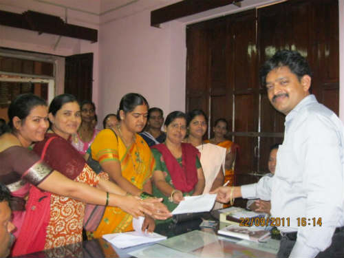 Ranaragini and women organisation submitting memorandum to the officials