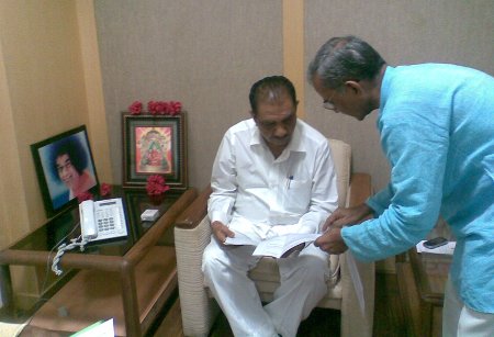 Mr. Vatkar submitting representation to Social Justice Minister