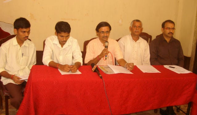 From Left : Mr. Vinay, Mr. Uday, Mr. Vinod Kamat, Mr. Nayar and Mr. Anant Kamat