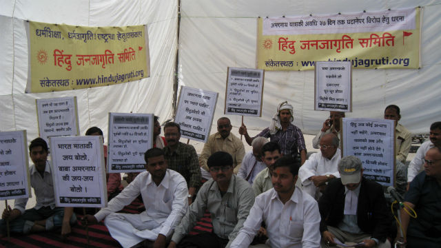 HJS members and devout Hindus protesting against J&K Govt.