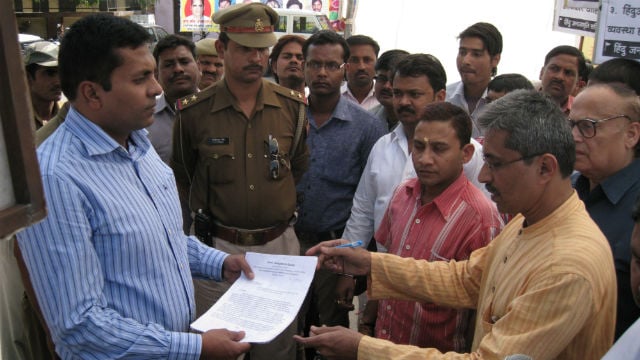Hindus submitting memoradum for Hon. President of India on Amarnath Yatra issue