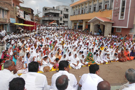 More than 7000 Hindus and Jains protest against cow slaughter house