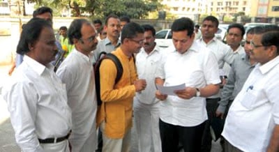 Activists of Samiti submitting the appeal to NCP MLA Mr. Sandip Naik