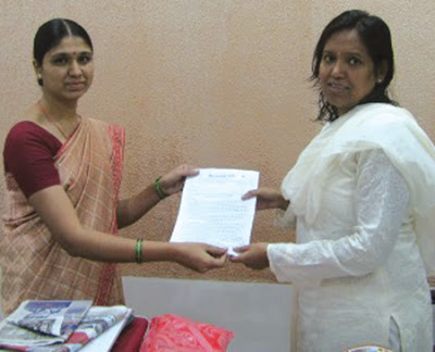 Adv. Priyanka Lingade submitting the memorandum to Minister Ms. Varsha Gaikwad