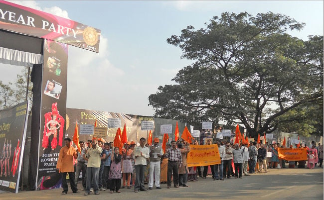 HJS activists and devout Hindus protesting against vulgar program