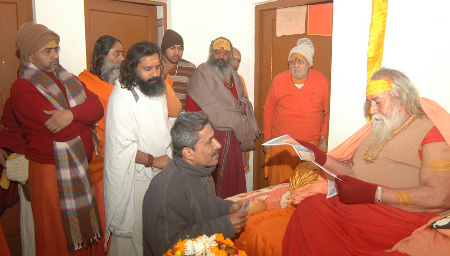 Mr. Nilesh Singbal presenting the Sanatan Panchang to Shankaracharya Swami Swarupanand Saraswati