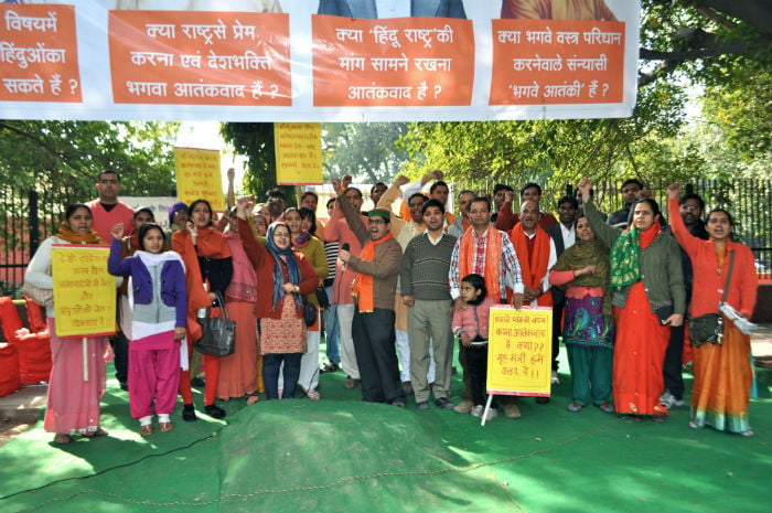 New Delhi : Hindu activists protesting against 'Saffton terror' remark by Sushil Kumar Shinde