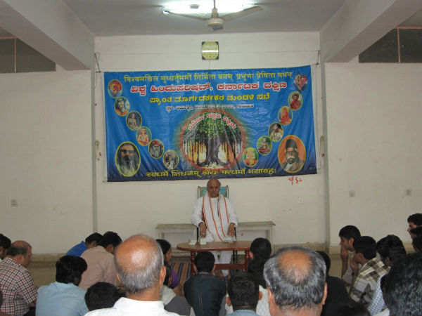 Dr. Pravin Togadia addressing Hindu activists