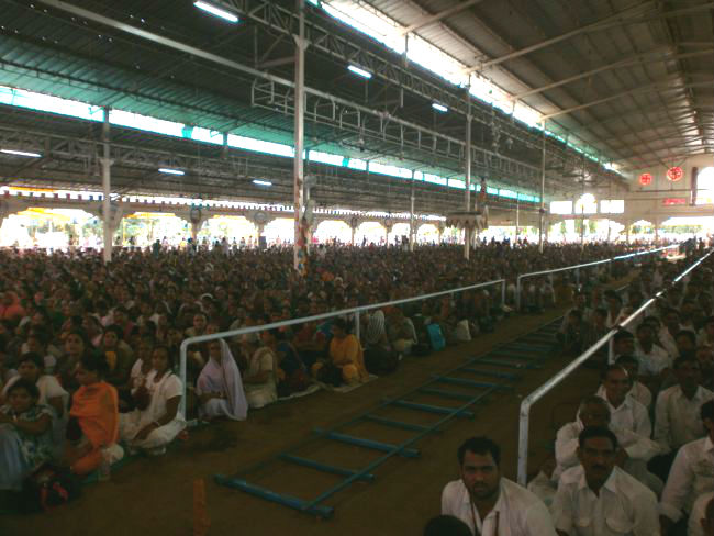 Thousands of female dovetees were present : Slap on the face of people maligning Pu. Bapuji