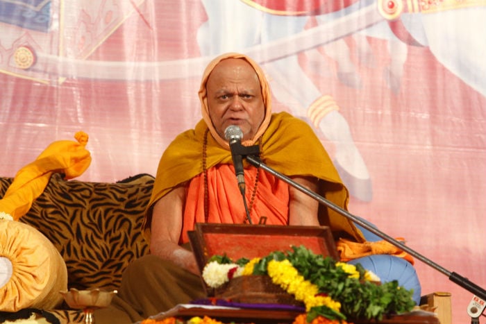 Puri Shankaracharya Swami Nishchalanand Saraswati Maharaj addressing to Hindus in Dharmasabha