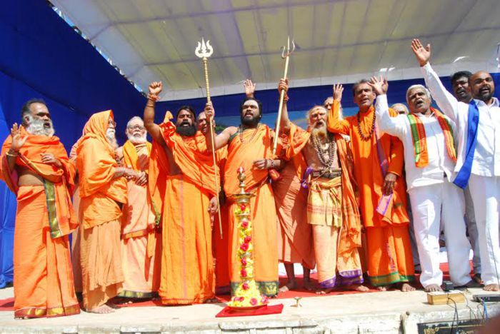 Hindu seers, saints and leaders protesting against Islamic University