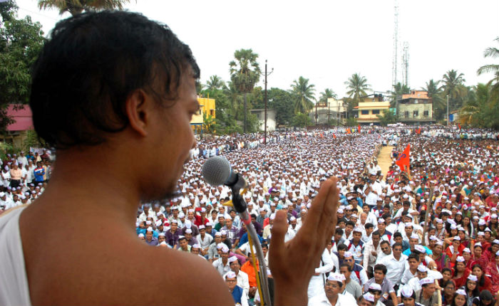 Jain Muni Pujya Vinamrasagarji Maharaj addressing to protesting Hindus