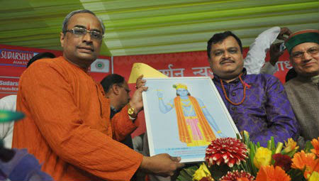 Pujya (Dr.) Pingale (left) presenting Shrikrushna's image to Shri. Chavhanke (right)