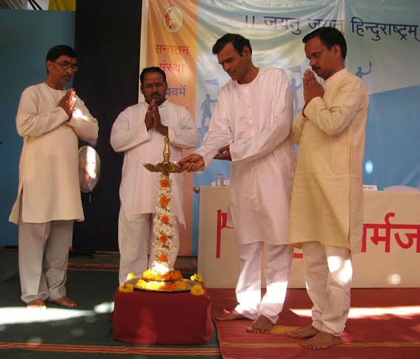 Inauguration of Hindu Dharmajagruti Sabha by lighting a Samai