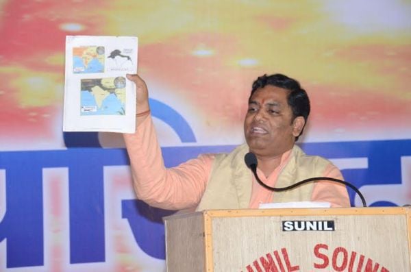 Shri. Ramesh Shinde, National Spokesperson of HJS addressing to the audience