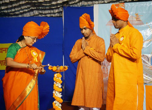From left : Sou. Rajashri Khollam, Shri. Abhijit Deshmukh, Shri. Prashant Ashtekar