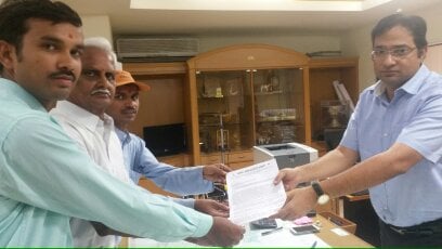 HJS activists and Hindus submitting memorandum to District Collector