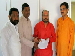 Shri. Ghanavat and Shri. Pansare of HJS met Shri. Patil at Amadar Niwas in Nagpur