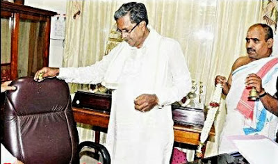 मुख्यमंत्रीपदकी कुर्सीकी पूजा करते कर्नाटक कांग्रेसके मुख्यमंत्री सिद्धरामय्या
